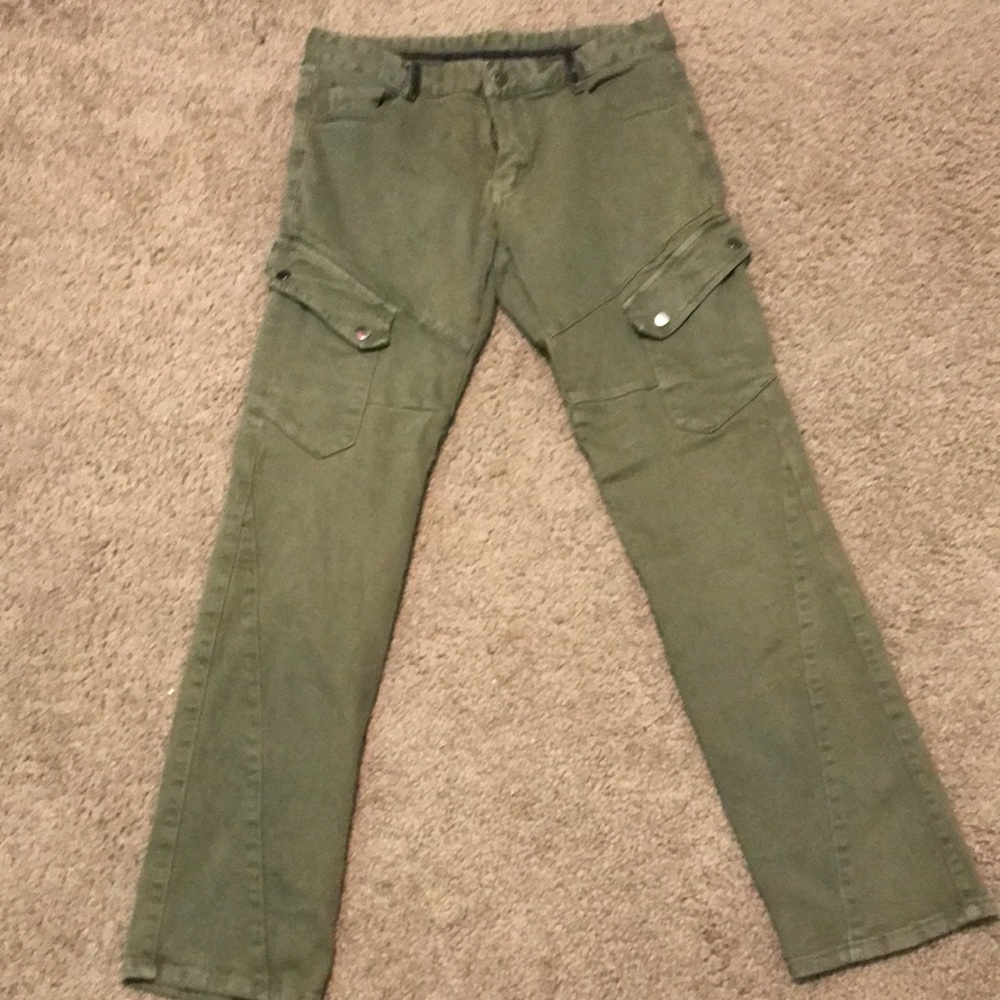 army green cargo pants with working pockets worn once low waist